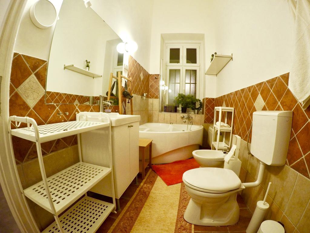 Homelike Luxury Flat On Gyulai Pal บูดาเปสต์ ภายนอก รูปภาพ