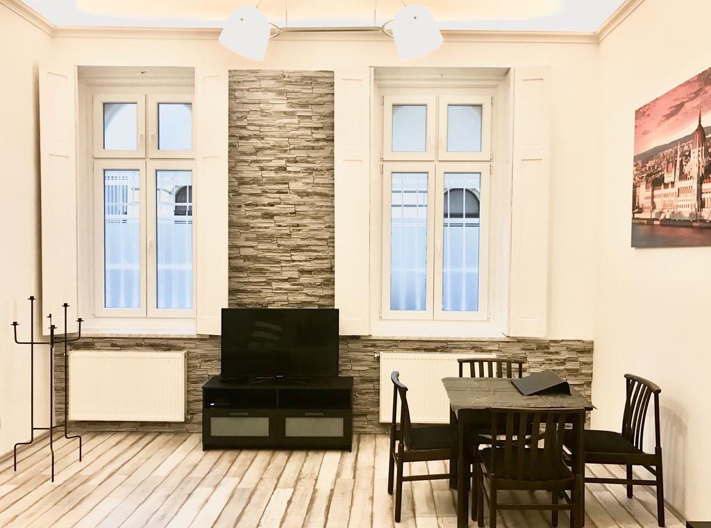 Homelike Luxury Flat On Gyulai Pal บูดาเปสต์ ภายนอก รูปภาพ